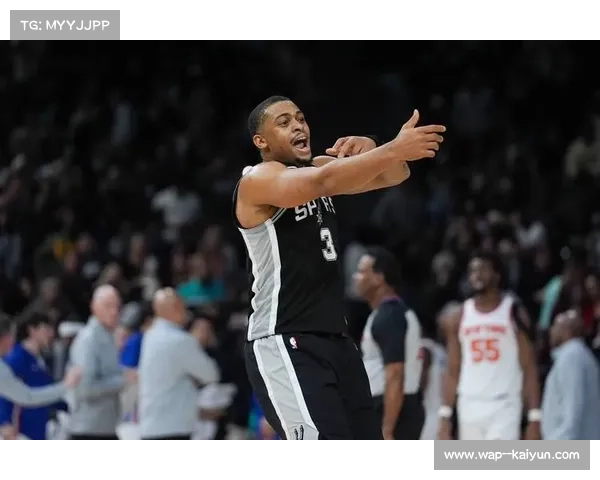 火箭谢泼德三分威胁改变防守阵型，阿门12中11效率惊人